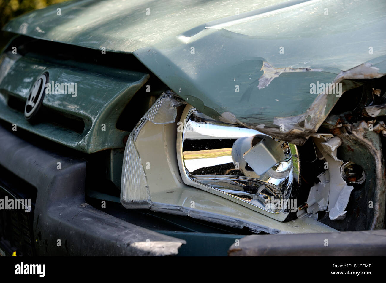 Abbandonato auto rottamata Foto Stock