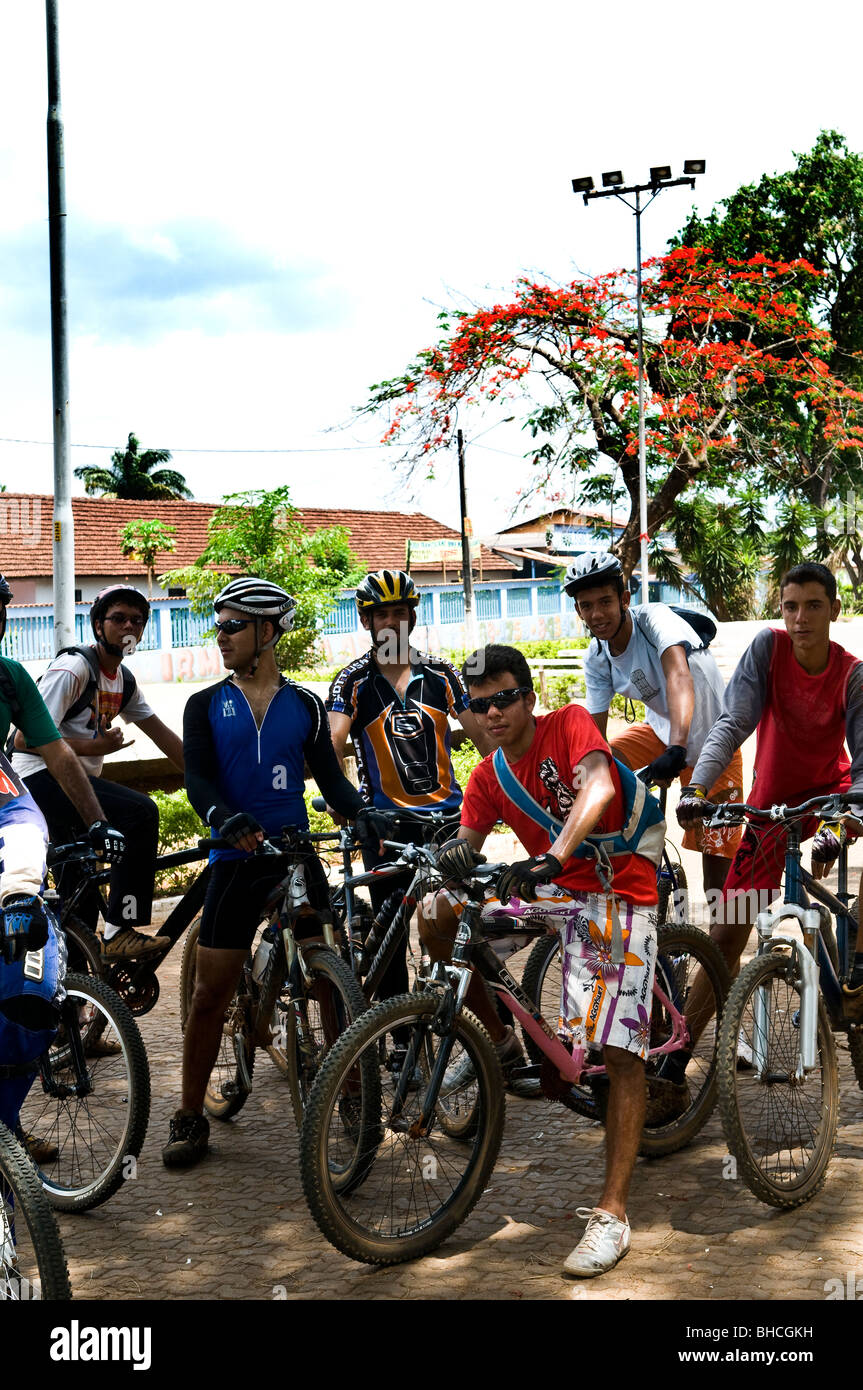 Cyclers su un viaggio di un weekend in Stato di Goias, Brasile. Foto Stock