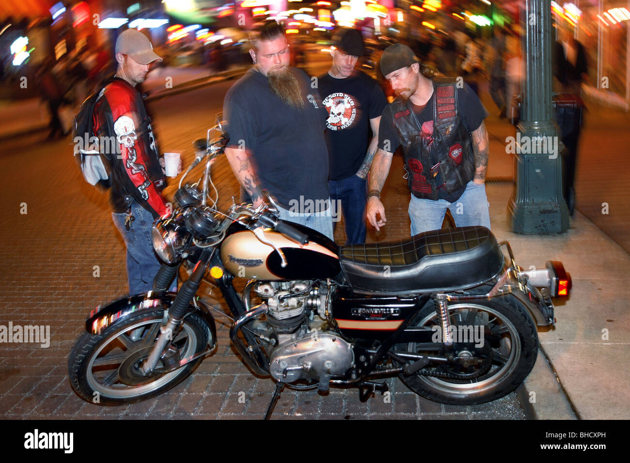 Triumph Bonneville speciali per moto, Beale Street a Memphis, Tennessee, Stati Uniti d'America Foto Stock