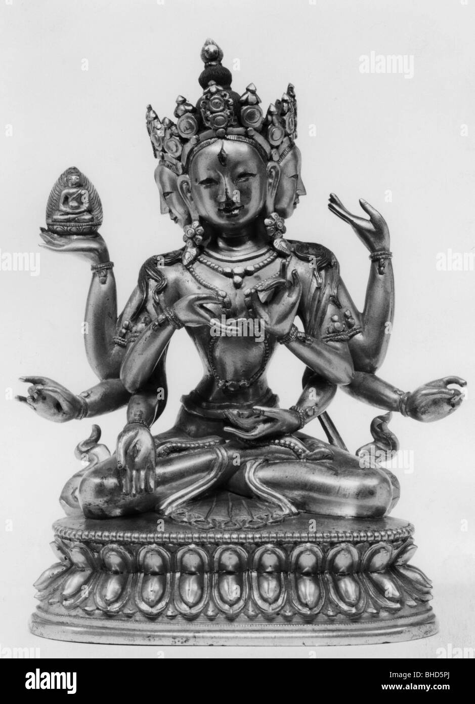 Religione, Buddismo, Lamaismo, Ushnishavijaya, dea popolare di una lunga vita e di satori, statua, madre di tutti i Buddha, armi, belle arti, arte religiosa, scultura, sculture, statua, statue, oggetto, oggetti, alambicchi, clipping, cut-out, cut-out, cut-out, storico, storico, Foto Stock