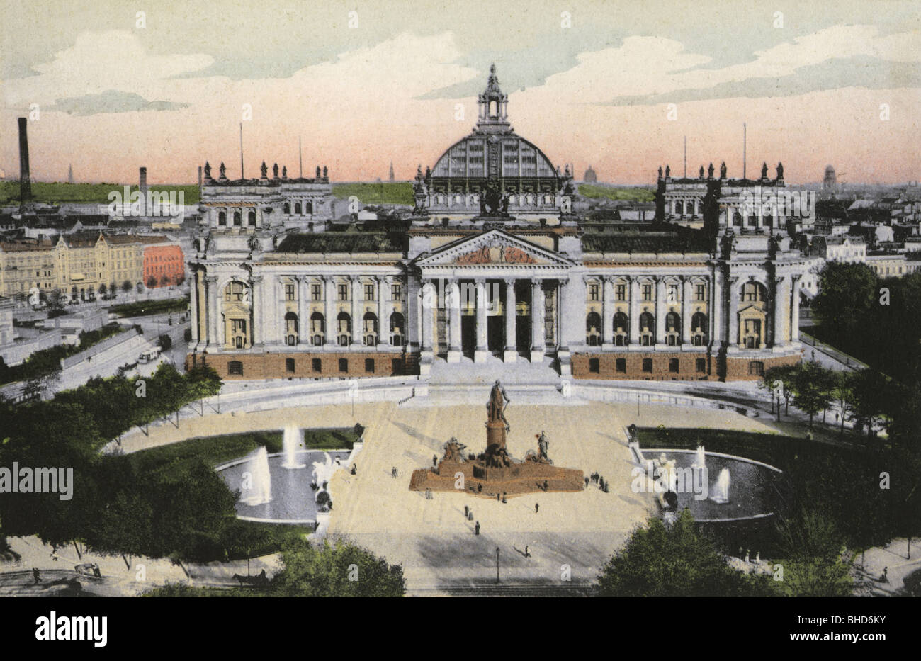 Geografia / viaggio, Germania, Berlino, Reichstag, edificio del parlamento, costruito: 1884-1894 da Paul Wallot, con monumento Bismarck, Koenigsplatz, cartolina colorata, stampato, 1910, Foto Stock