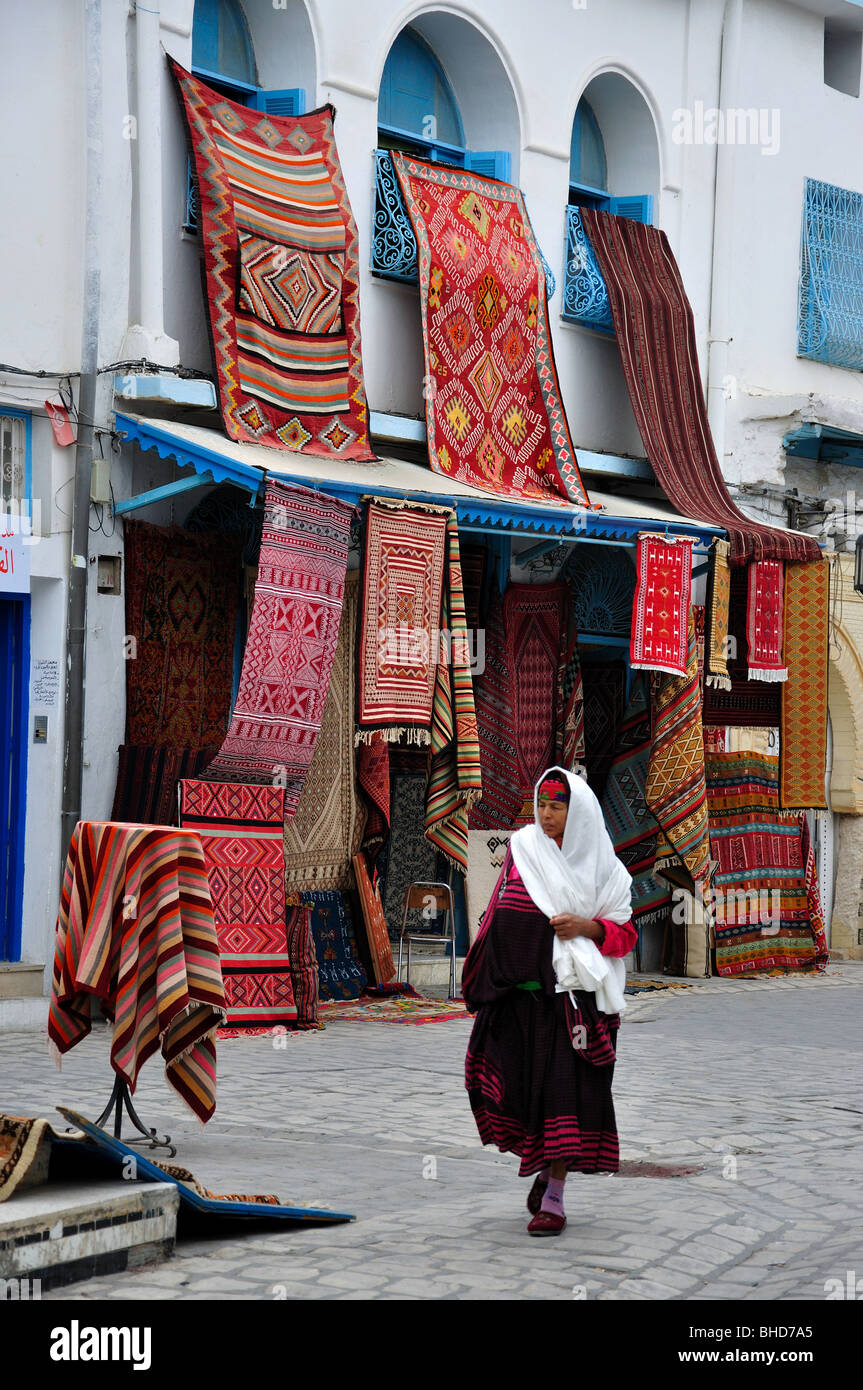 Negozi di tappeti, Kairouan Medina, Kairouan, Kairouan Governatorato, Tunisia Foto Stock