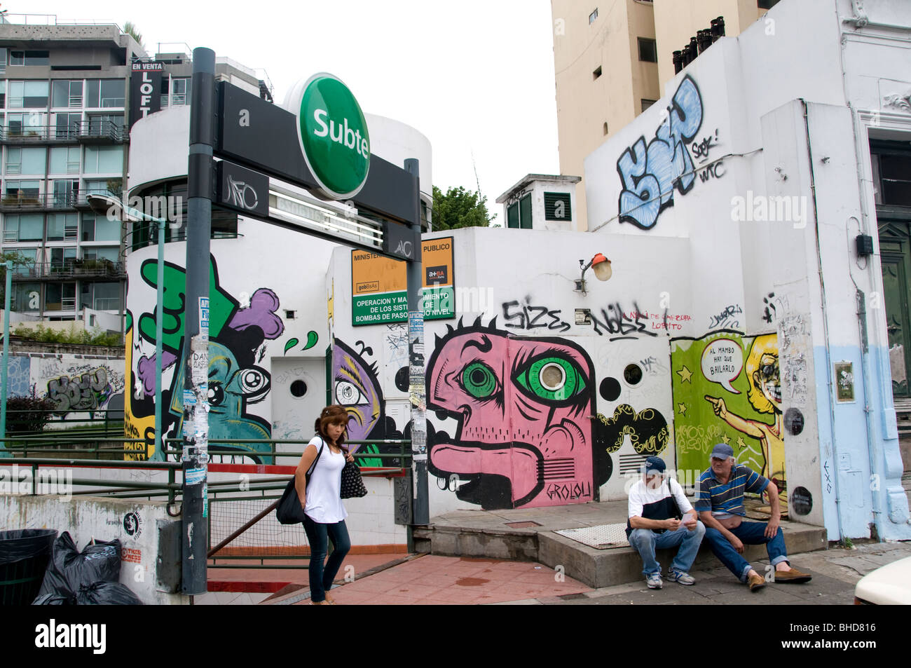 La metropolitana di Buenos Aires Belgrano Argentina Town City wall painting graffiti Foto Stock