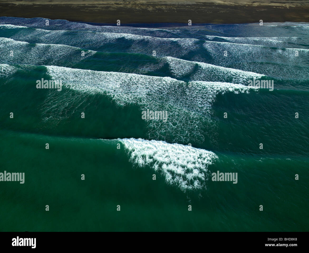 Antenna di onde che si infrangono, Oceano Atlantico settentrionale, Islanda Foto Stock