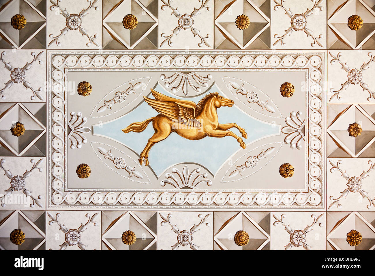 Affresco del soffitto dipinto di Pegasus nella "Casa romana", un sito patrimonio mondiale dell'UNESCO a Weimar, Germania, Europa Foto Stock