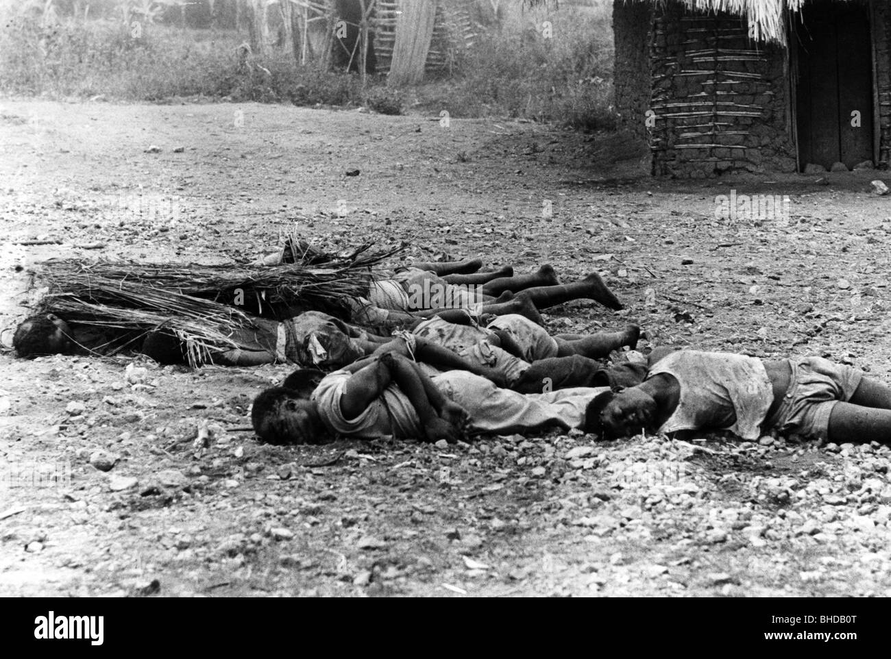 Geografia / viaggio, Congo, eventi, Simba rivolta 1964 - 1965, ribelli morti in villaggio, dicembre 1964, Foto Stock