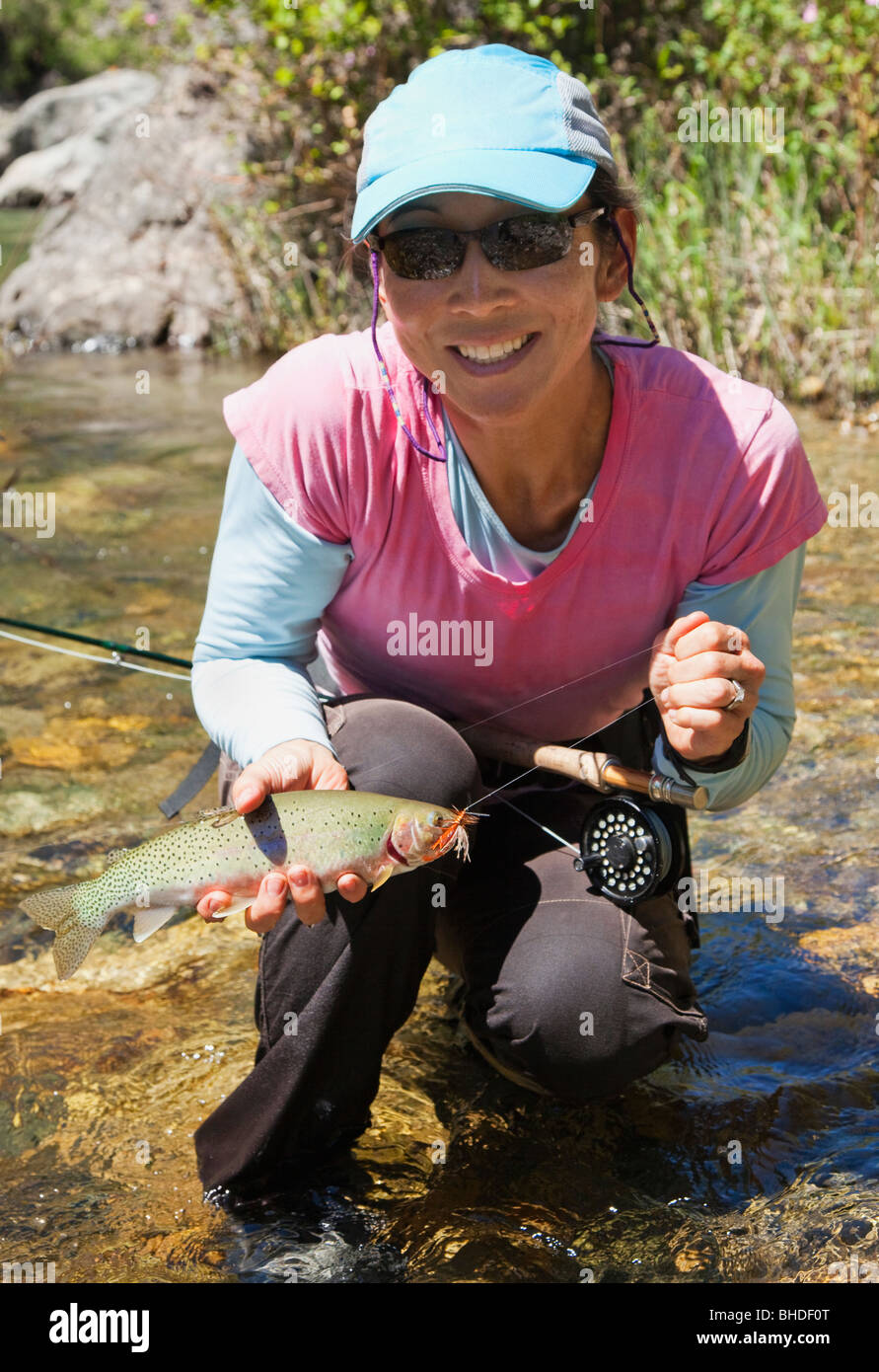 Donna giapponese la pesca Foto Stock