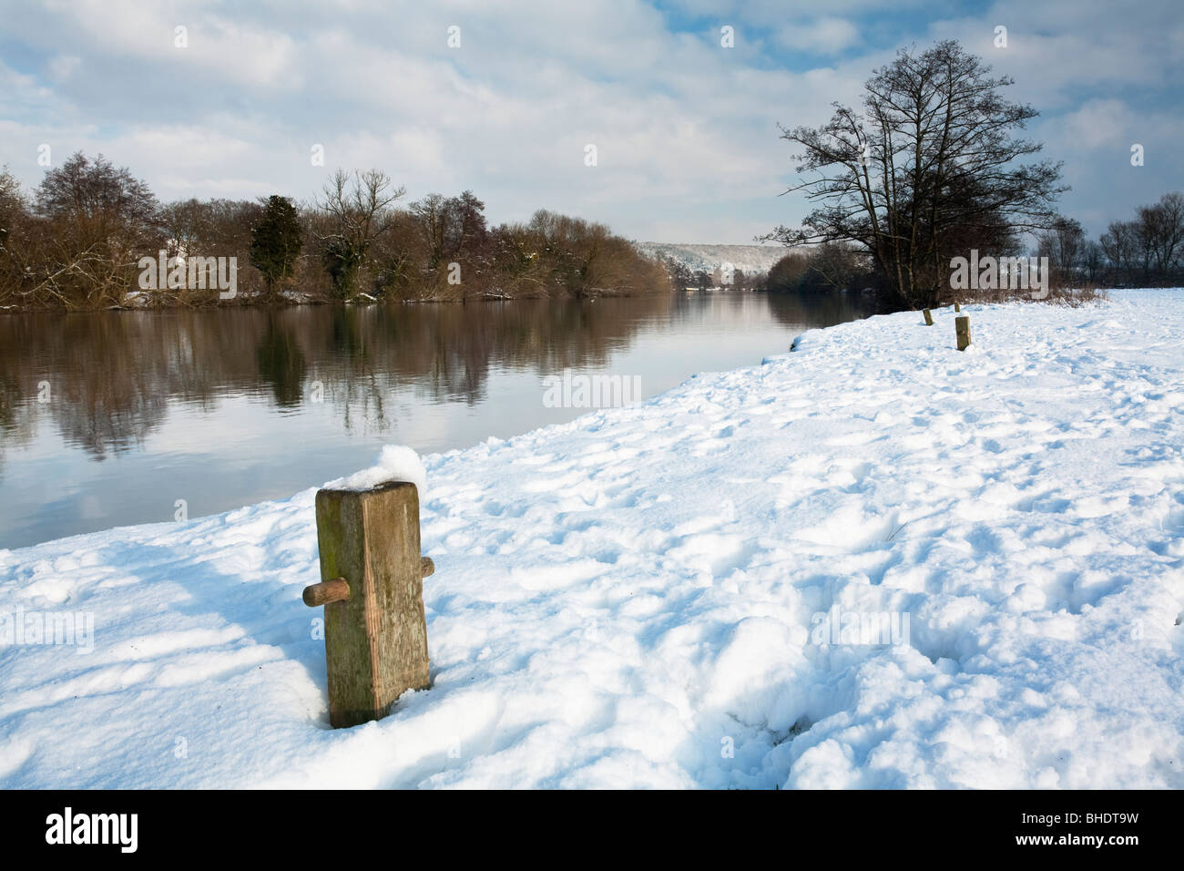 Chiltern Hills e il fiume Tamigi da Prato Pangbourne, Berkshire, Regno Unito Foto Stock