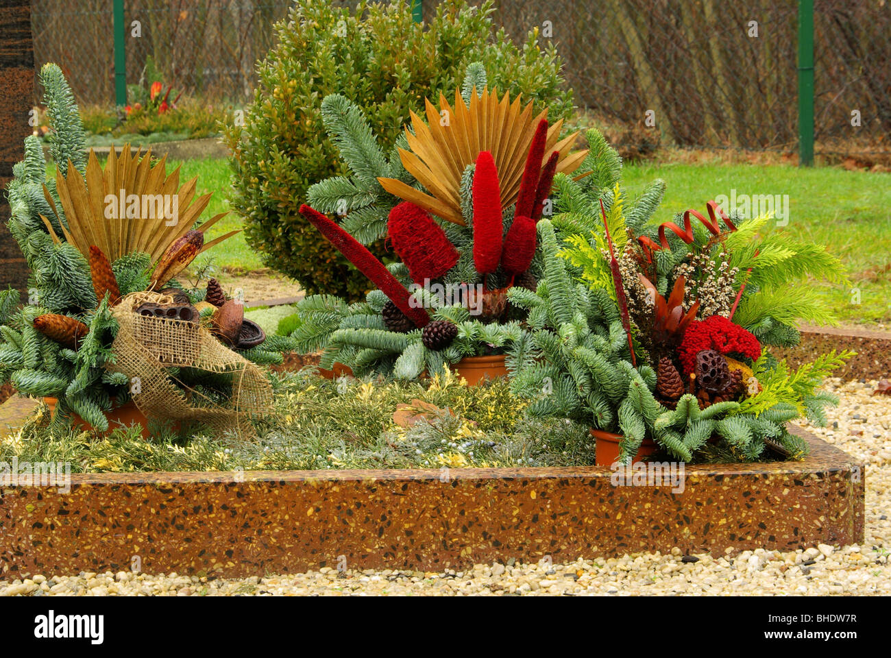 Friedhofsgesteck - allestimento floreale cimitero 08 Foto Stock