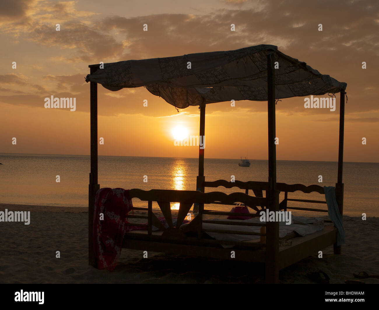 Tramonto sulla spiaggia di Hat Phra Ae,Ko Lanta,a sud della Thailandia,Mare delle Andamane Foto Stock