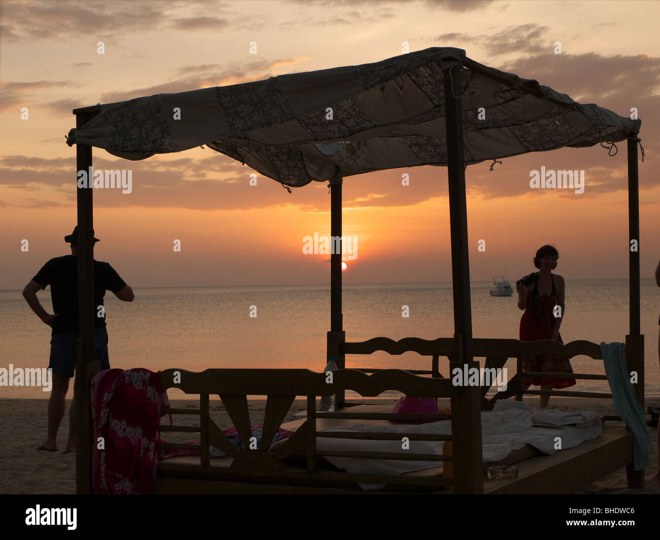 Tramonto sulla spiaggia di Hat Phra Ae,Ko Lanta,a sud della Thailandia,Mare delle Andamane Foto Stock