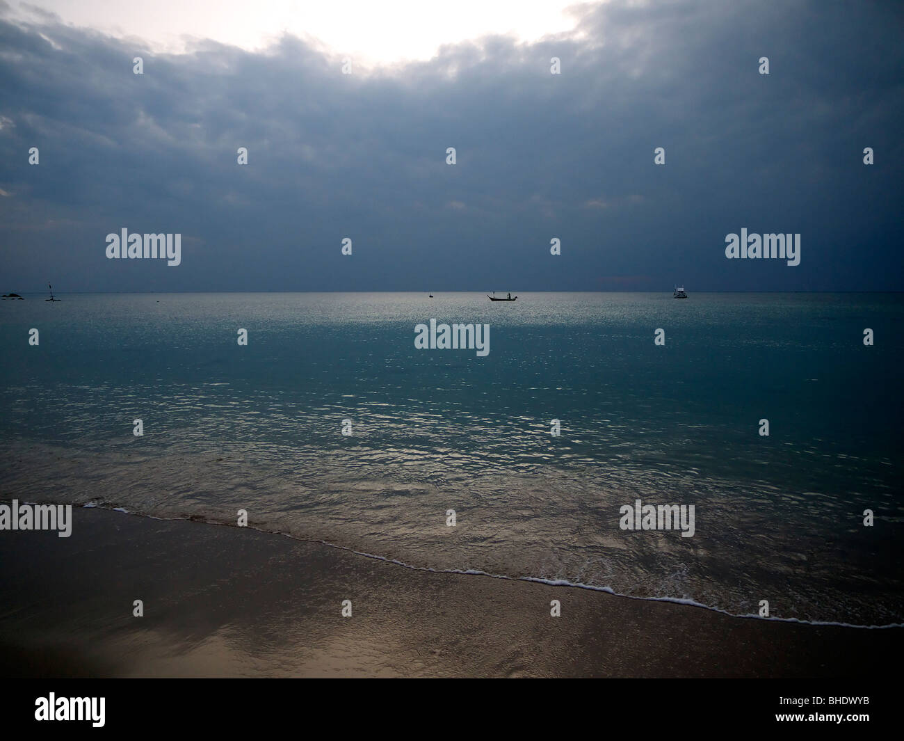 Alba sulla spiaggia di Hat Phra Ae,Ko Lanta,a sud della Thailandia,Mare delle Andamane Foto Stock