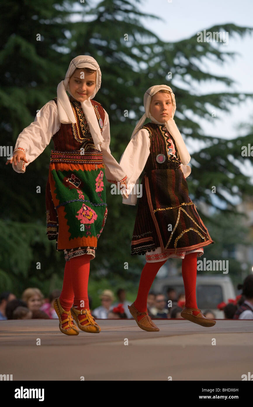 La Macedonia,costumi folcloristici,abbigliamento tradizionale,Festival  Internazionale del Folklore,Kazalnak,Bulgaria,Folclore Costume Foto stock -  Alamy