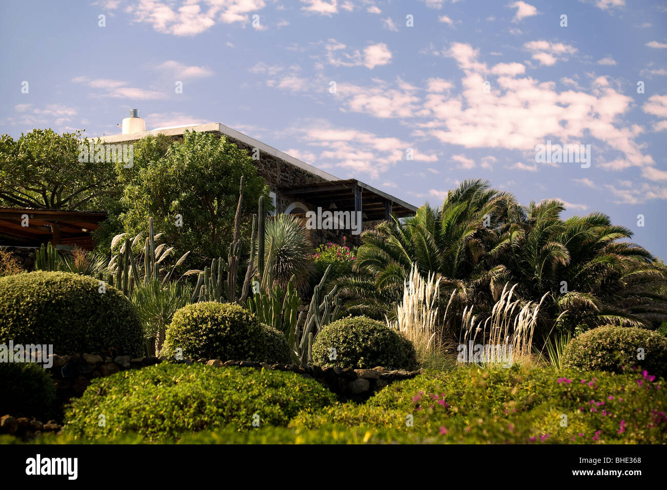 L'Italia, Isola di Pantelleria, casa privata con giardino Foto Stock