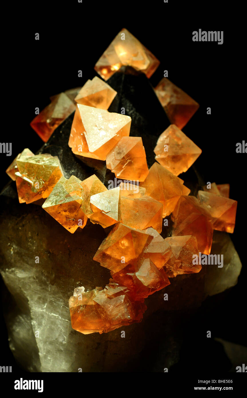 I cristalli di fluorite, fluoruro di calcio. Foto Stock