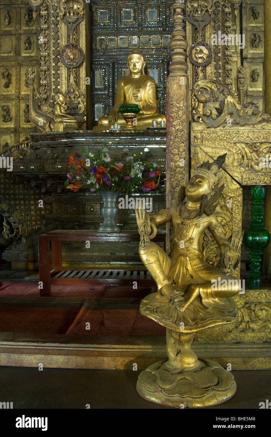 Statua del Buddha, Monastero Shwe In Bin Kyaung, Mandalay birmania, myanmar Foto Stock