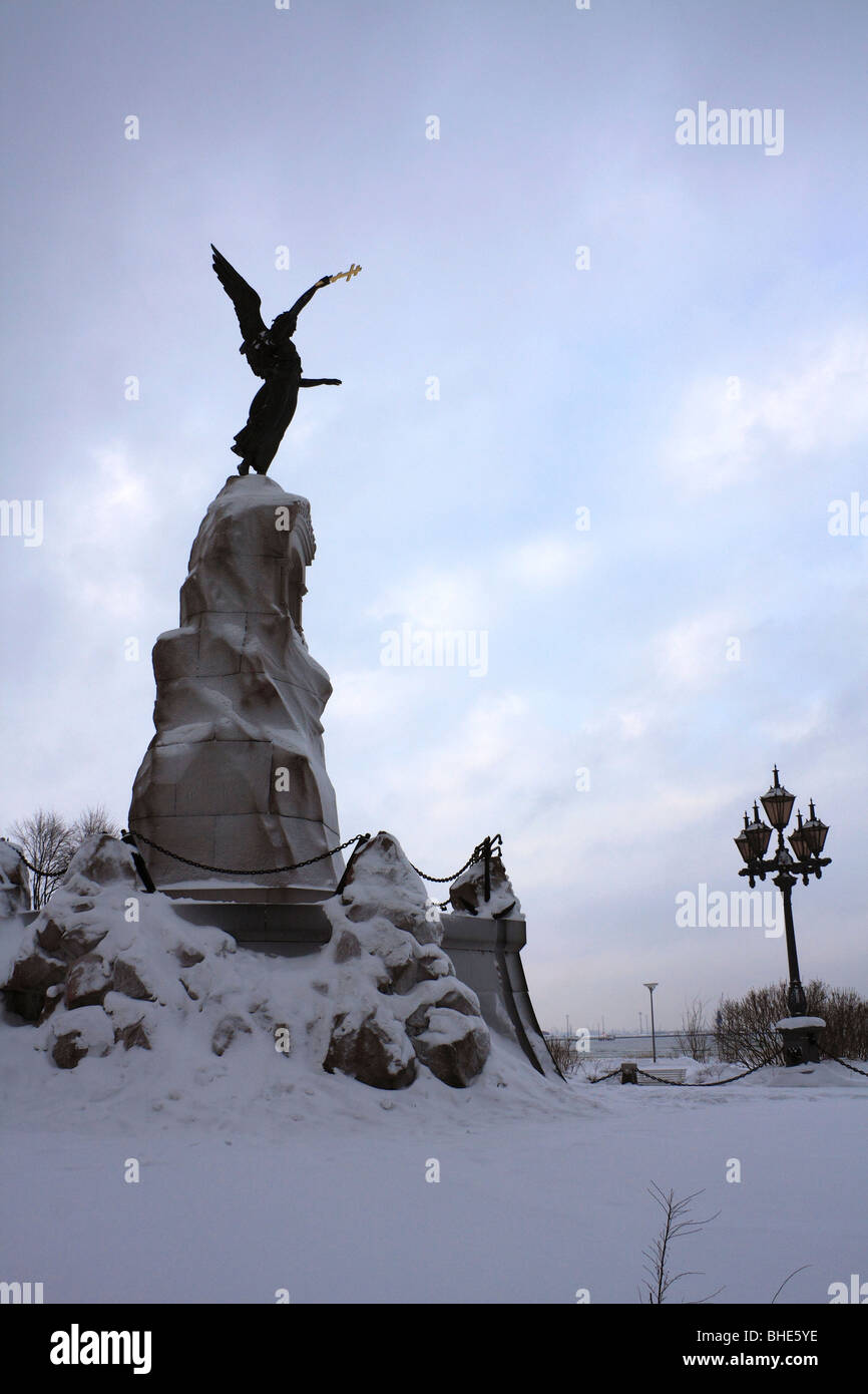 Il monumento Russalka, la scultura di un angelo di Adamson memorial a 177 uomini che annegato nella nave russa. Tallinn, Estonia. Foto Stock