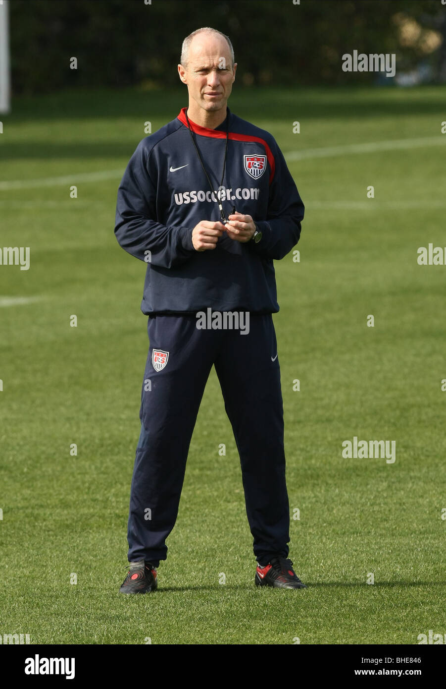 BOB BRADLEY U.S.A. HEAD COACH CARSON LOS ANGELES CA USA 11 febbraio 2010 Foto Stock