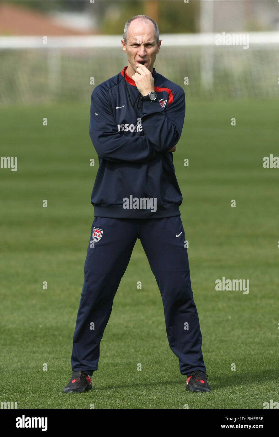 BOB BRADLEY U.S.A. HEAD COACH CARSON LOS ANGELES CA USA 11 febbraio 2010 Foto Stock