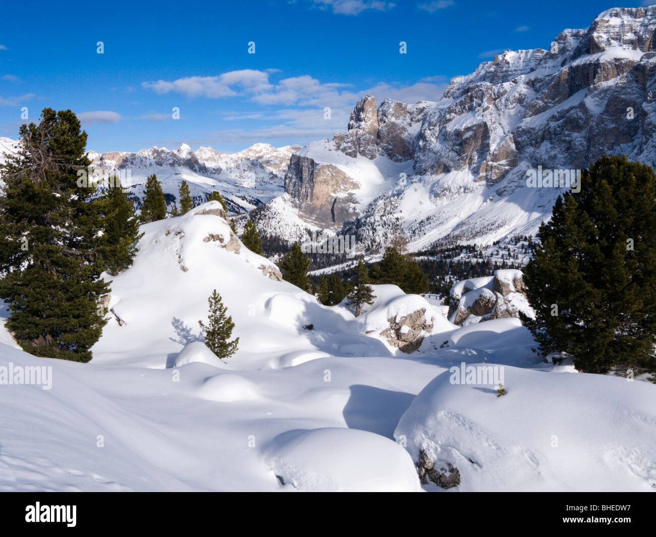 Dolomiti a Selva di Val Gardena (Wolkenstein in Groden), Italia. Gruppo di Sella (Sellagruppe), sulla Sella Ronda ski circuito. Foto Stock
