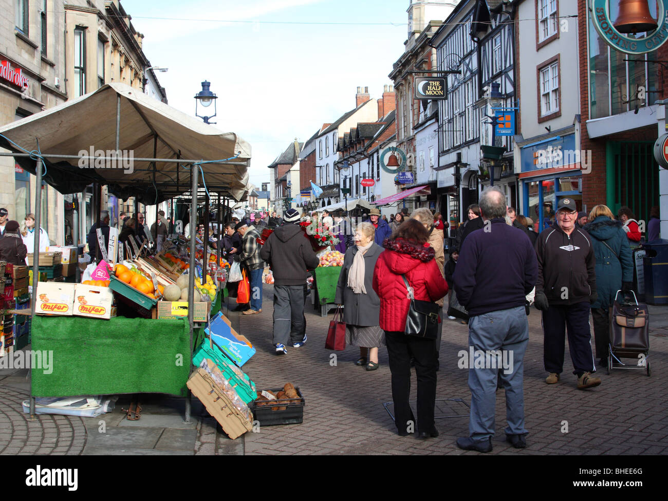 Un mercato di strada a Melton Mowbray, Leicestershire, England, Regno Unito Foto Stock