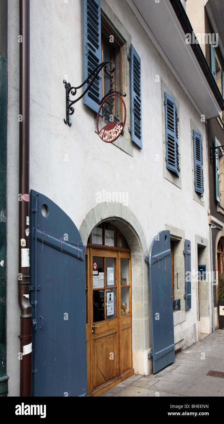 Xviii secolo negozi San Giuseppe Street, Carouge, Ginevra Foto Stock