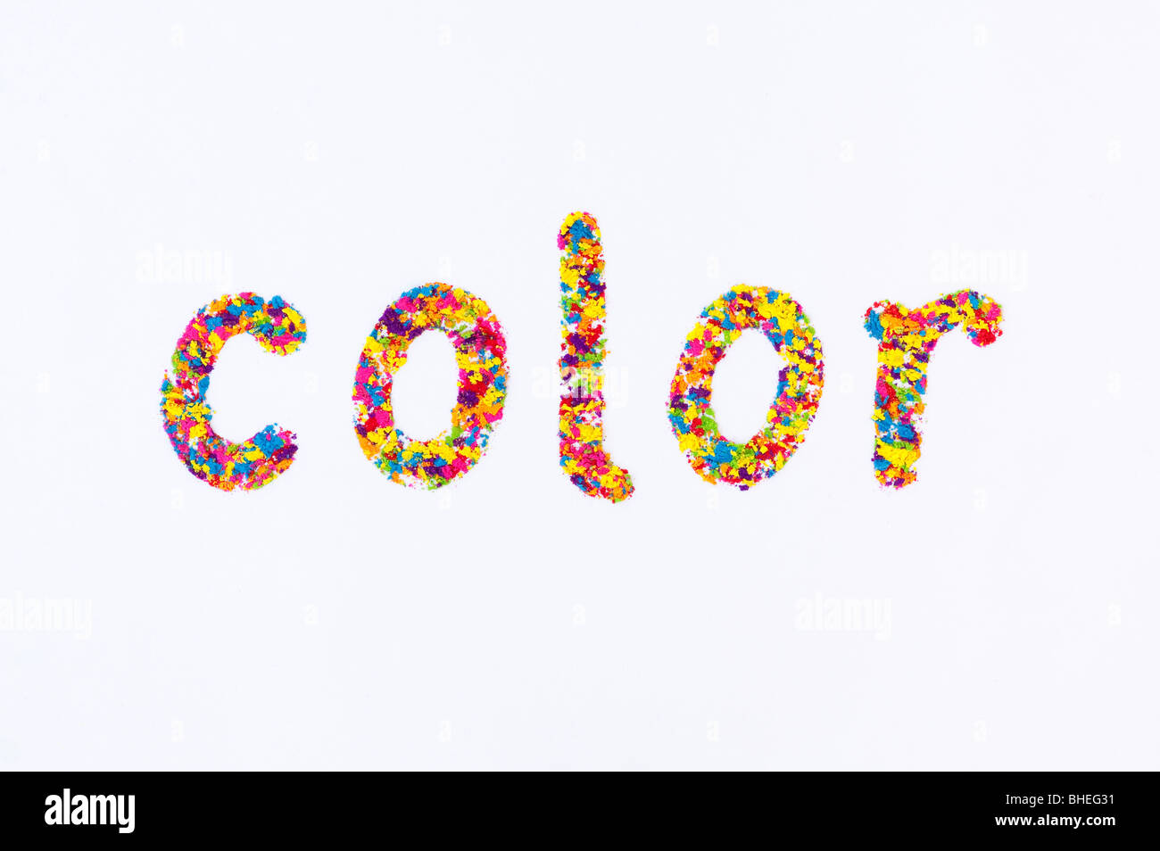 La parola a colori (American ortografia) , il farro utilizzando multi polvere colorata su sfondo bianco Foto Stock