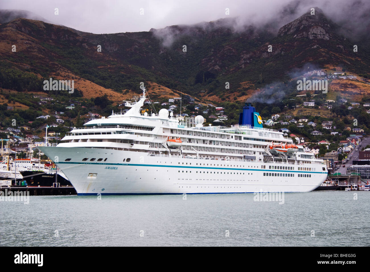 Una nave da crociera lungo il molo al Lyttelton, Nuova Zelanda Foto Stock