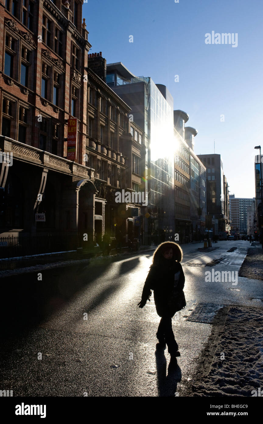 Leeds City Centre in condizioni di intensa luce solare bassa Foto Stock