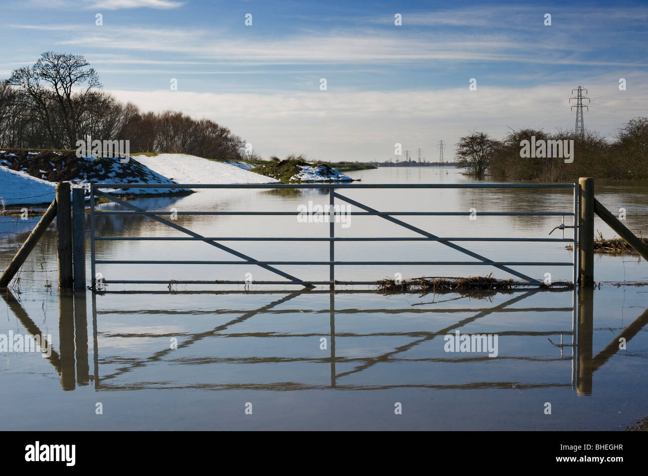 Moreton di apprendere, un canale artificiale del fiume Nene a est di Peterborough, nel diluvio Foto Stock