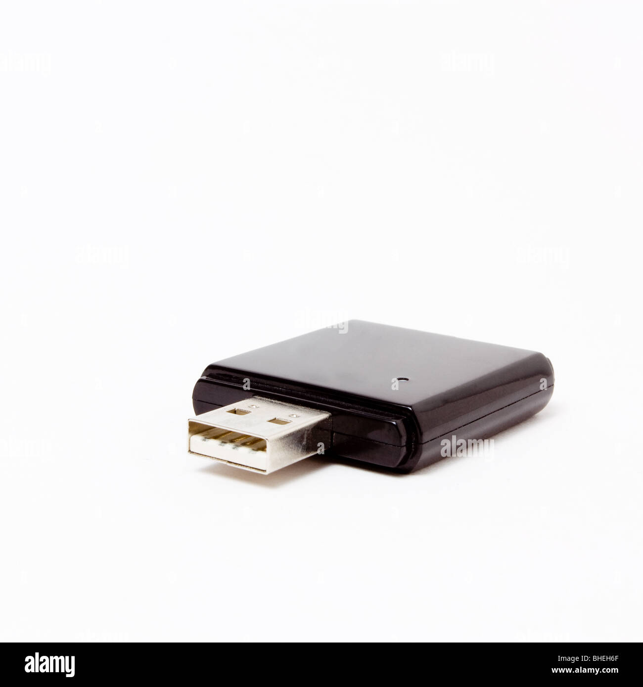 Nero piccolo lettore di schede SD USB isolata contro uno sfondo bianco. Foto Stock