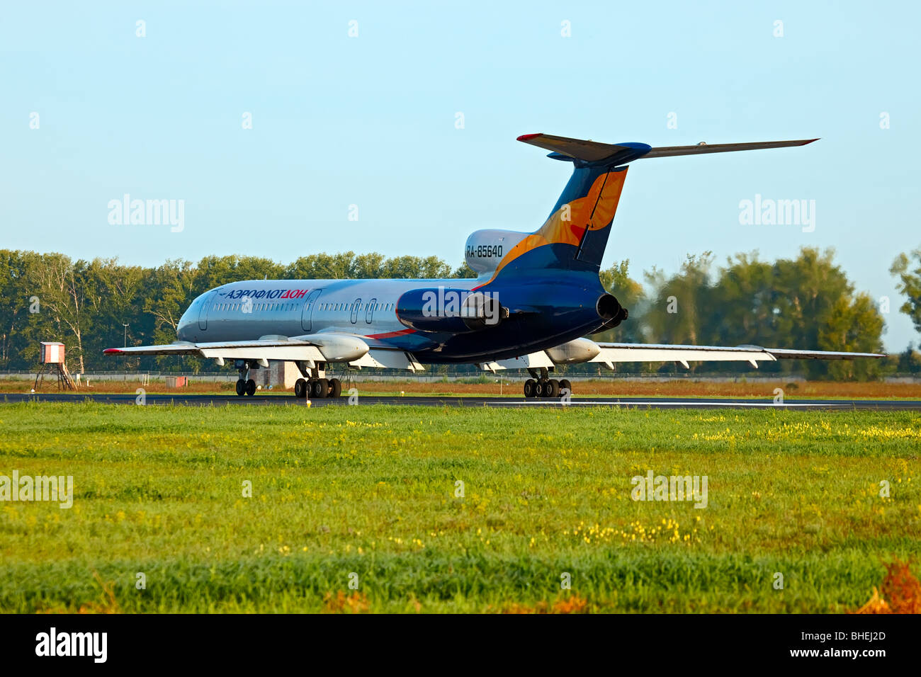 Tu-154 aereo 'Aeroflot Don' rullaggio per il decollo. Tolmachevo aeroporto, Novosibirsk, Russia Foto Stock