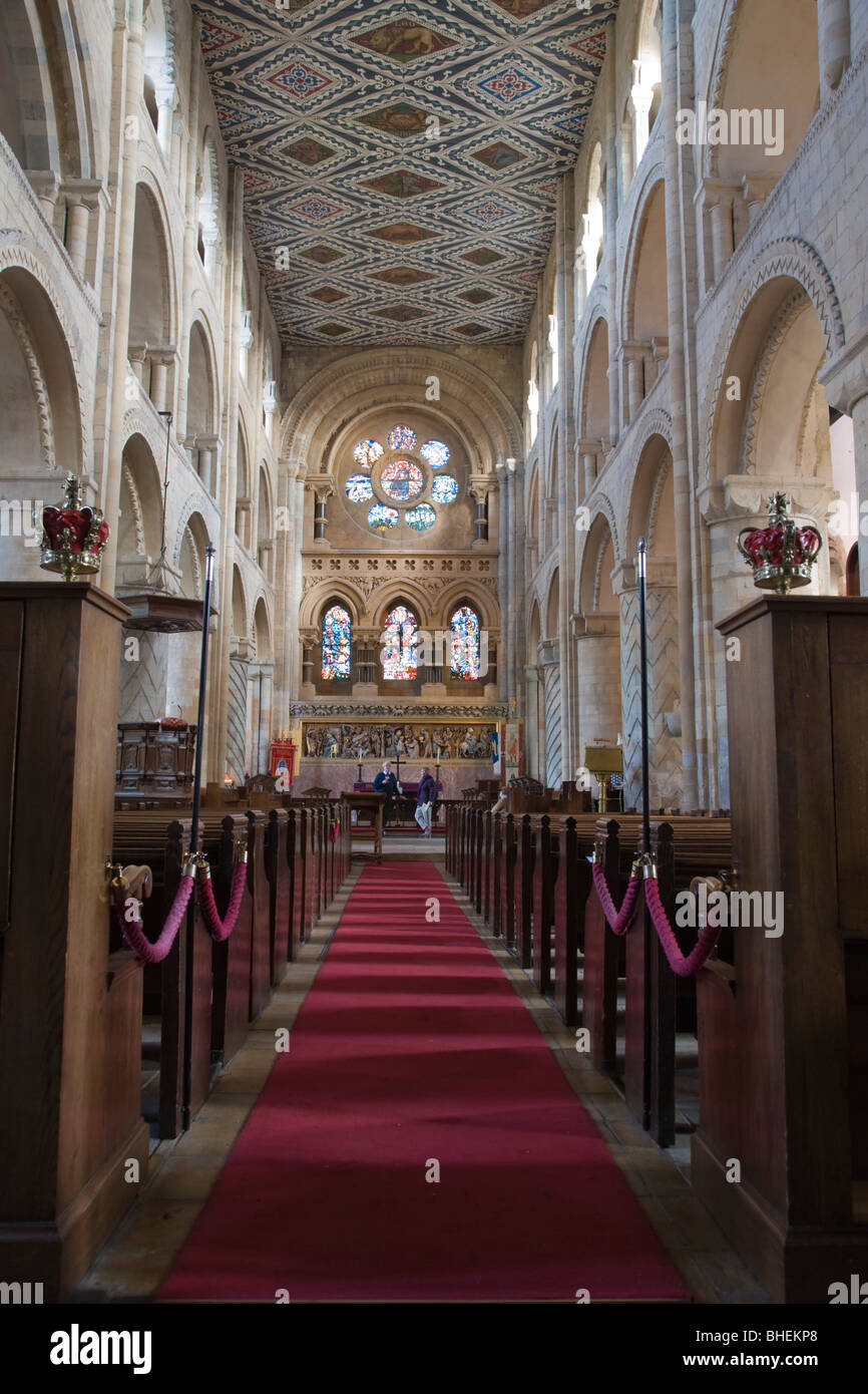 Chiesa dell'abbazia di Waltham interni. L'altare e navata unica. Essex. Inghilterra, Regno Unito Foto Stock