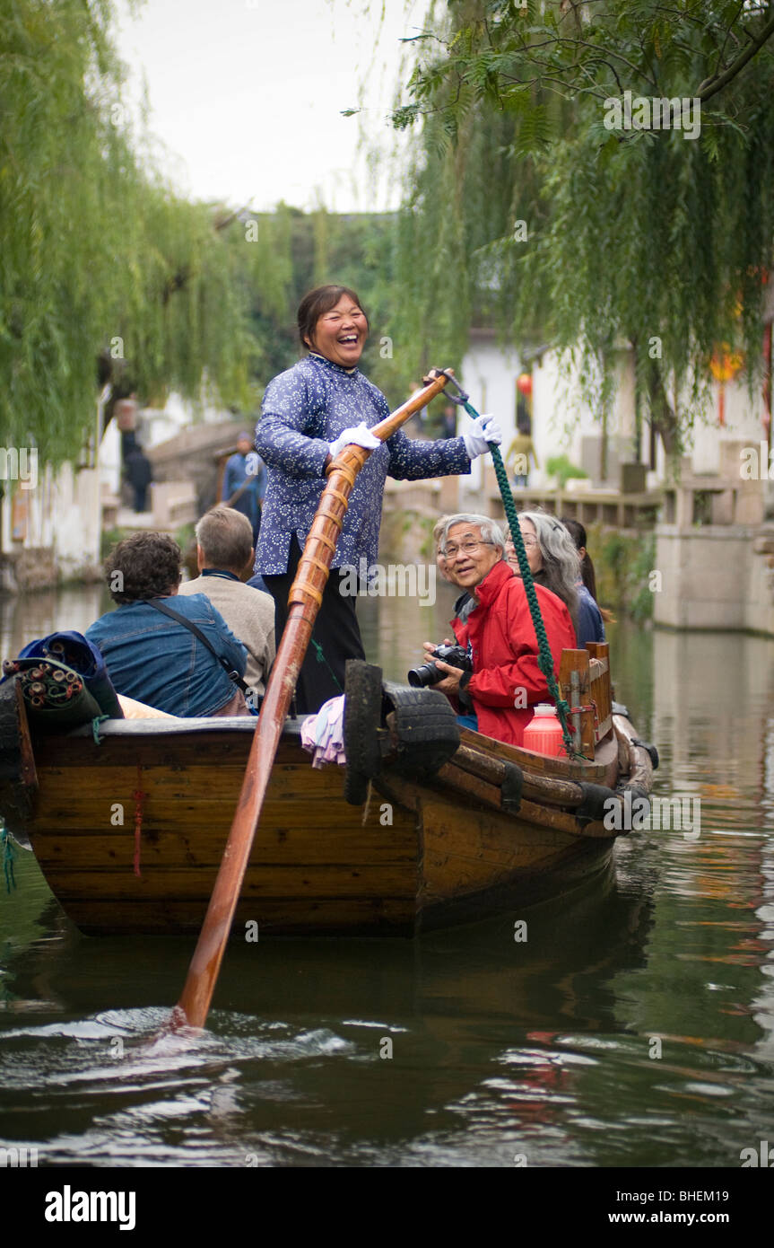 Zhouzhuang è conosciuta come la Venezia della Cina nella provincia dello Jiangsu, Cina Foto Stock