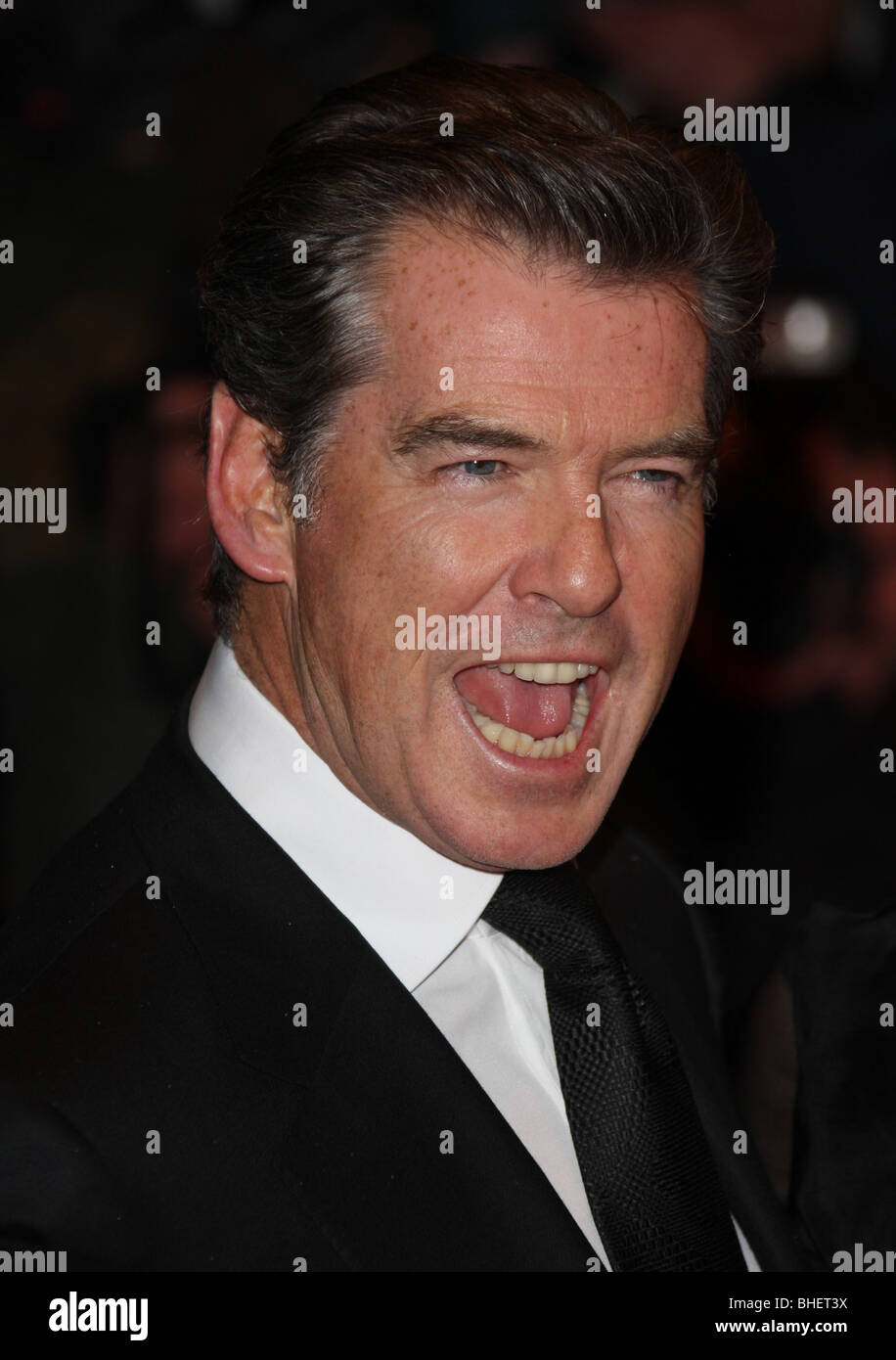 PIERCE BROSNAN IL GHOST WRITER PREMIERE BERLIN FILM FESTIVAL 2010 Berlinale Palast POTSDAMER PLATZ BERLINO GERMANIA 12 Febru Foto Stock