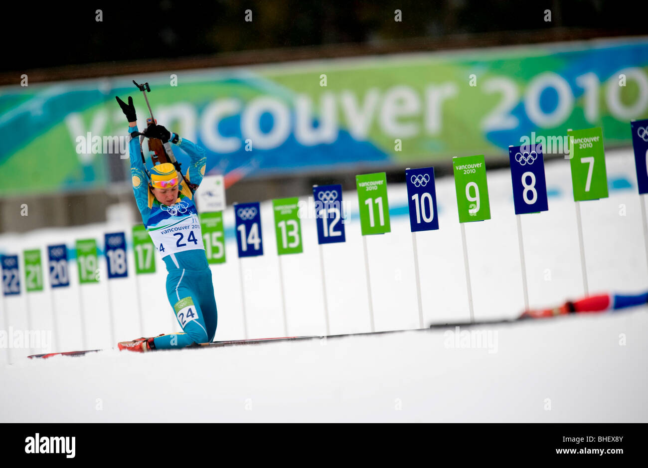 Anna Lebedeva di KAZ durante le gare di Biathlon per donna 7.5K Sprint di Whistler Olympic Park Foto Stock
