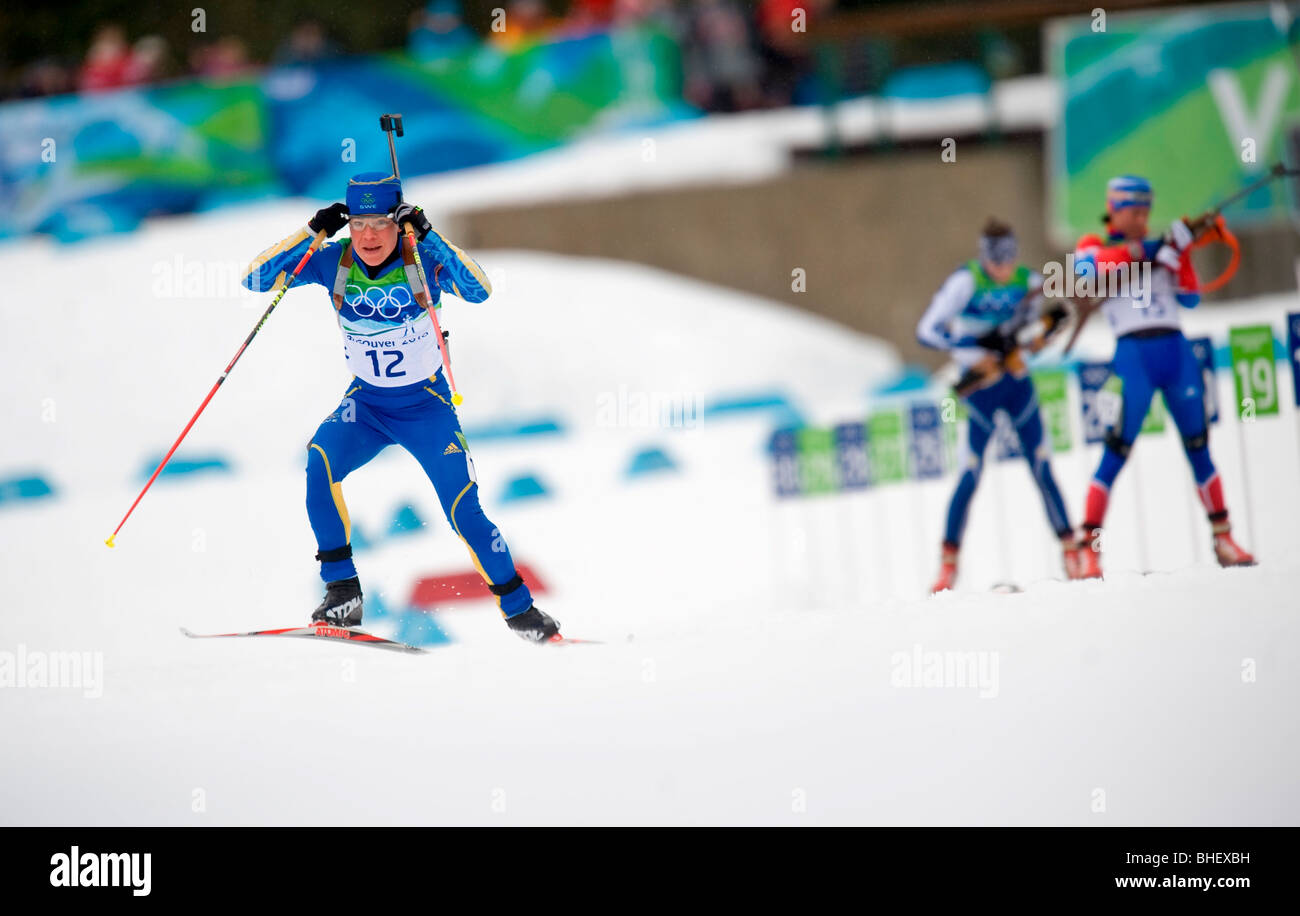 Sofia Domeij di SWE durante le gare di Biathlon per donna 7.5K Sprint di Whistler Olympic Park Foto Stock