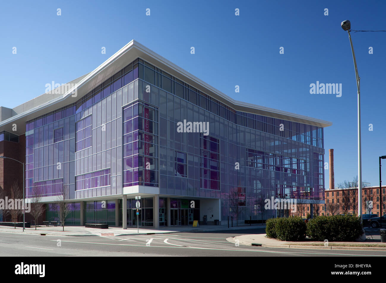 La Durham Performing Arts Center nel centro di Durham, North Carolina. Foto Stock