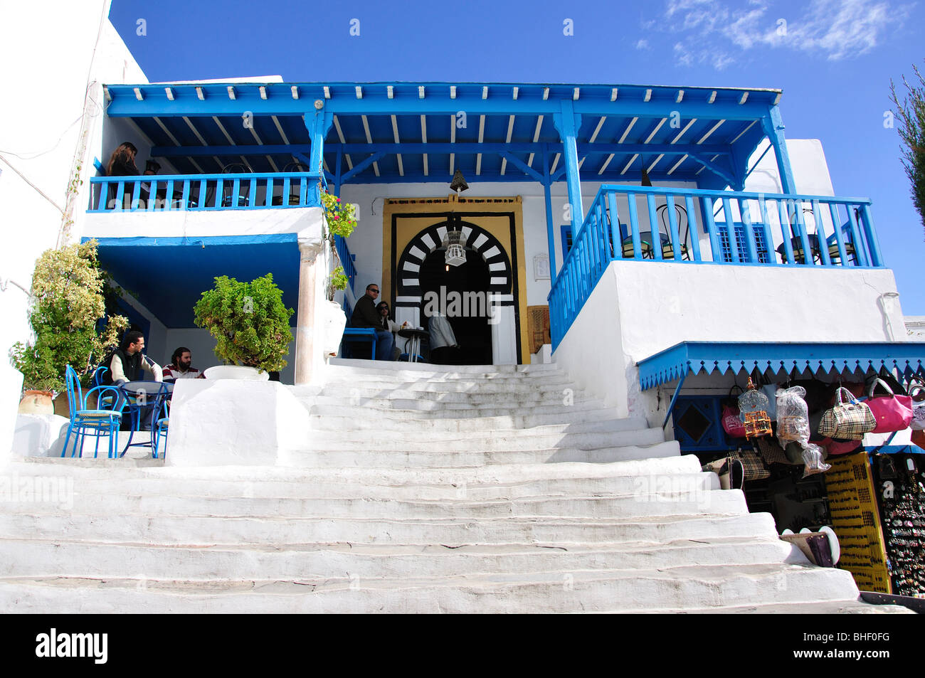 Passi per il negozio e il ristorante Sidi Bou Said, Governatorato di Tunisi, Tunisia Foto Stock