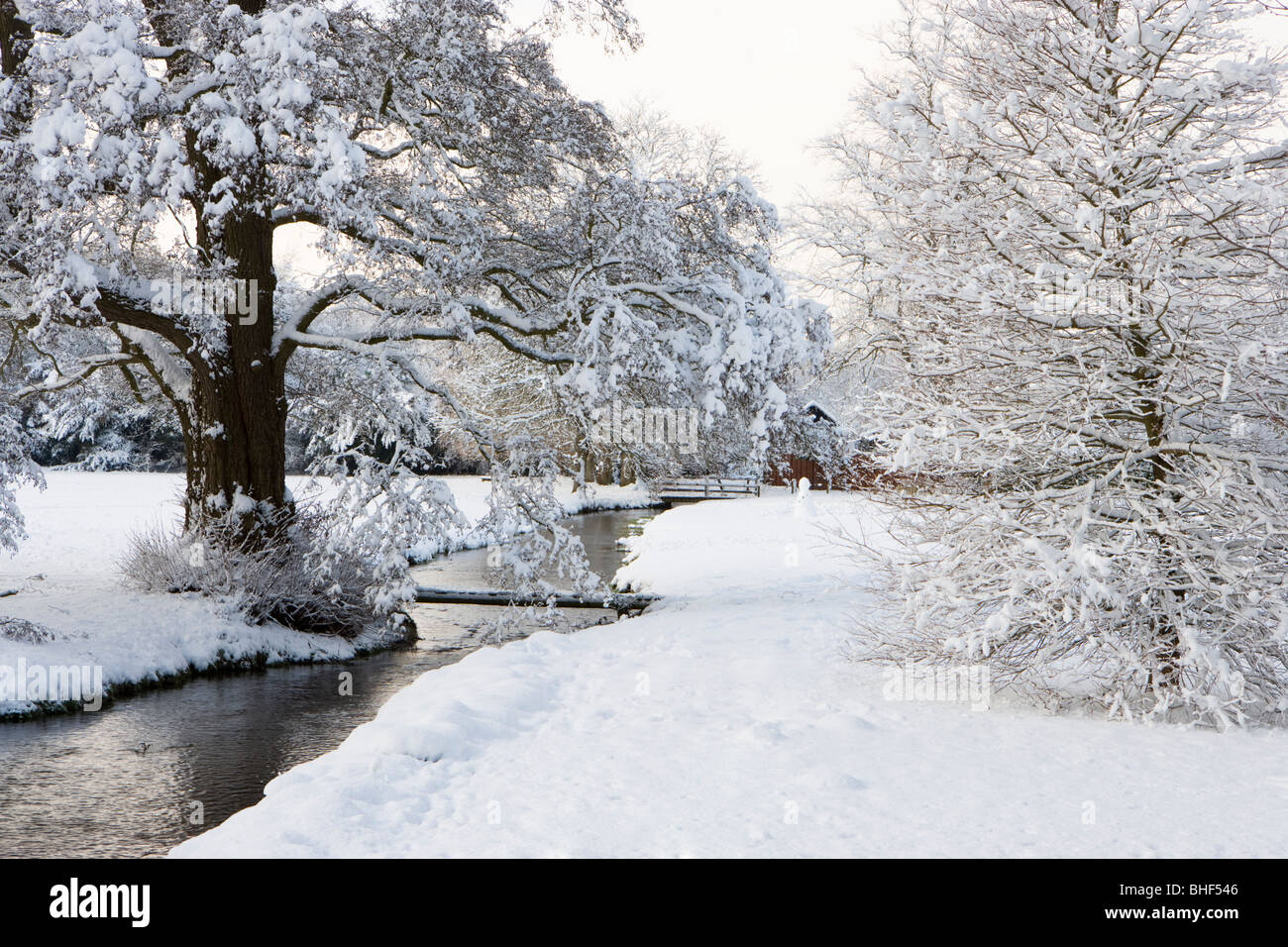 Inverno a Abinger martello, Surrey, Regno Unito. Tilling Bourne. Foto Stock