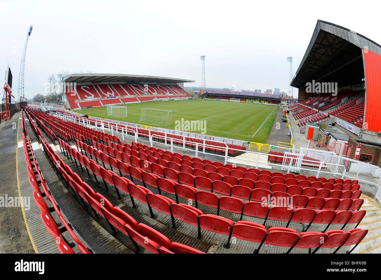 View all'interno della County Ground, Swindon. Home di Swindon Town Football Club Foto Stock