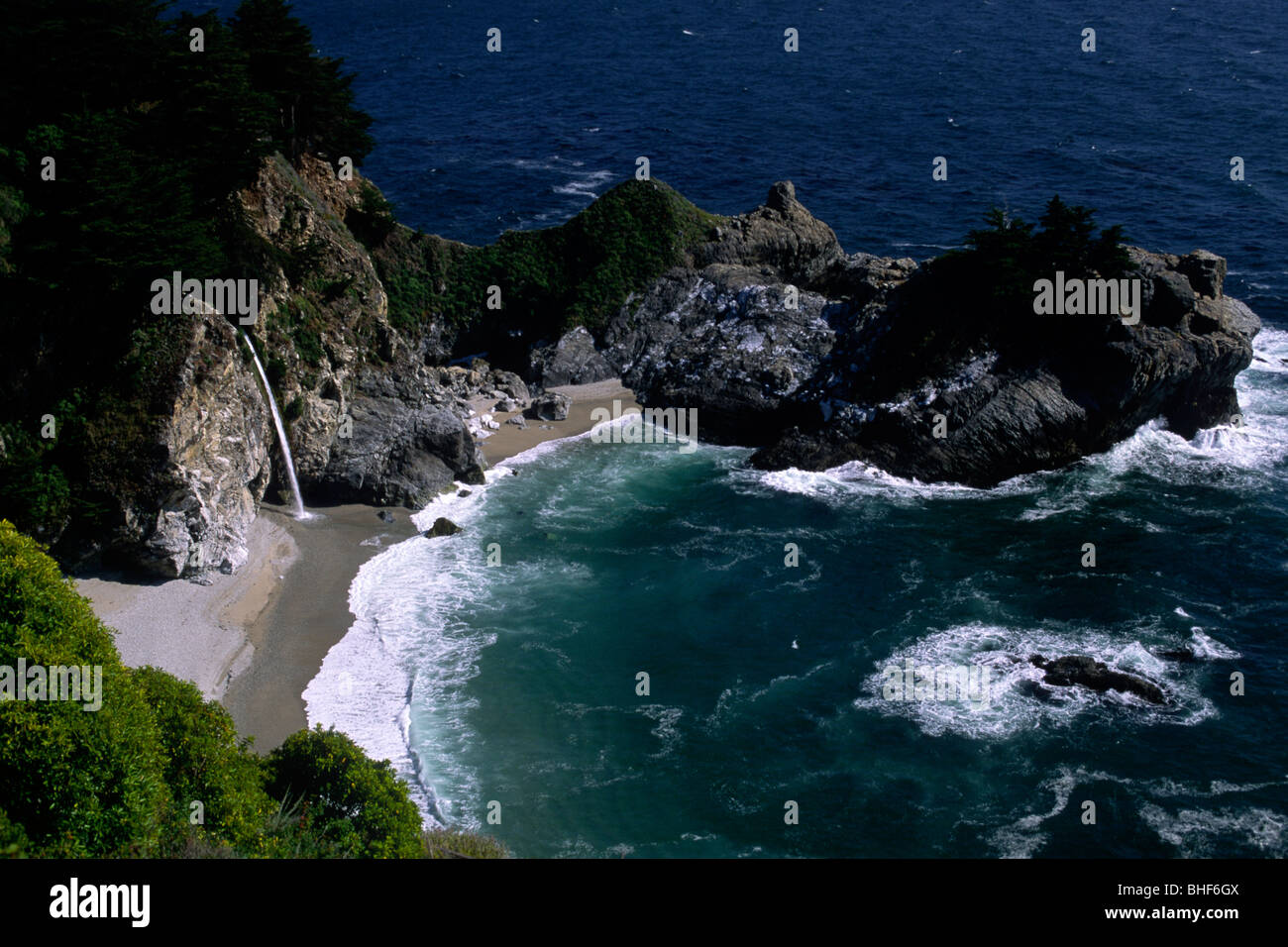 Beach, Mc Way Falls, Julia Pfeiffer Burns State Park, Big Sur, California, USA Foto Stock