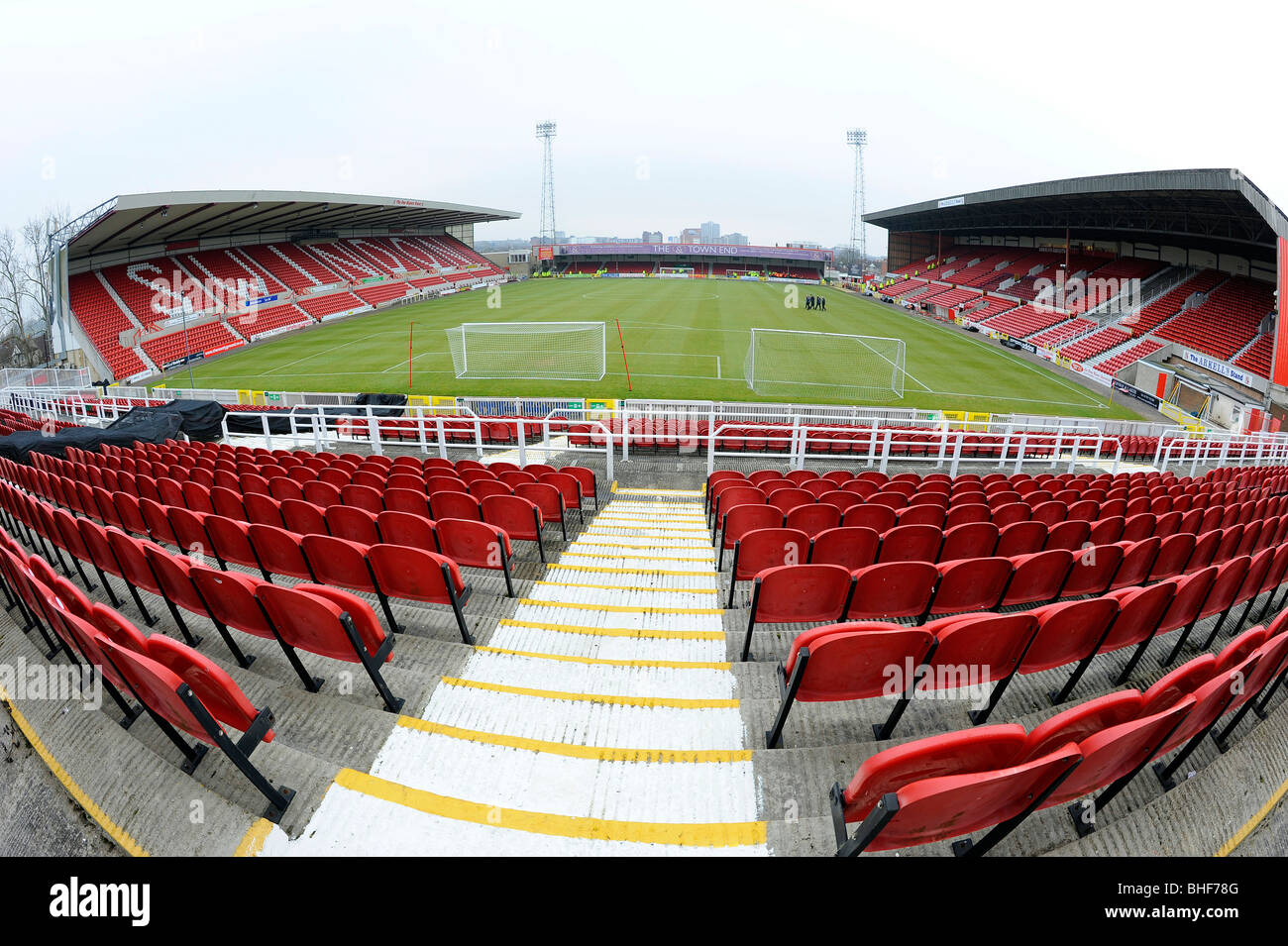 View all'interno della County Ground, Swindon. Home di Swindon Town Football Club Foto Stock