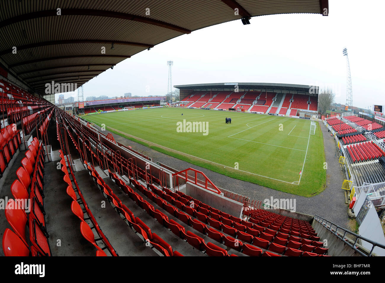 View all'interno della County Ground, Swindon. Home di Swindon Town Football Club Foto Stock