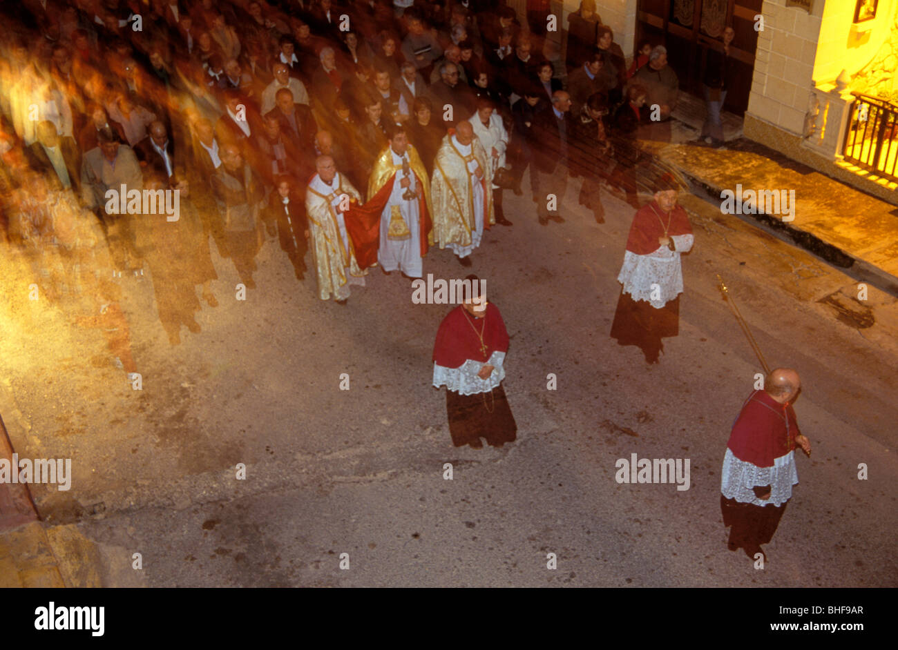 Un cattolico street processione della statua della Madonna Addolorata di Gozo a Malta. Foto Stock