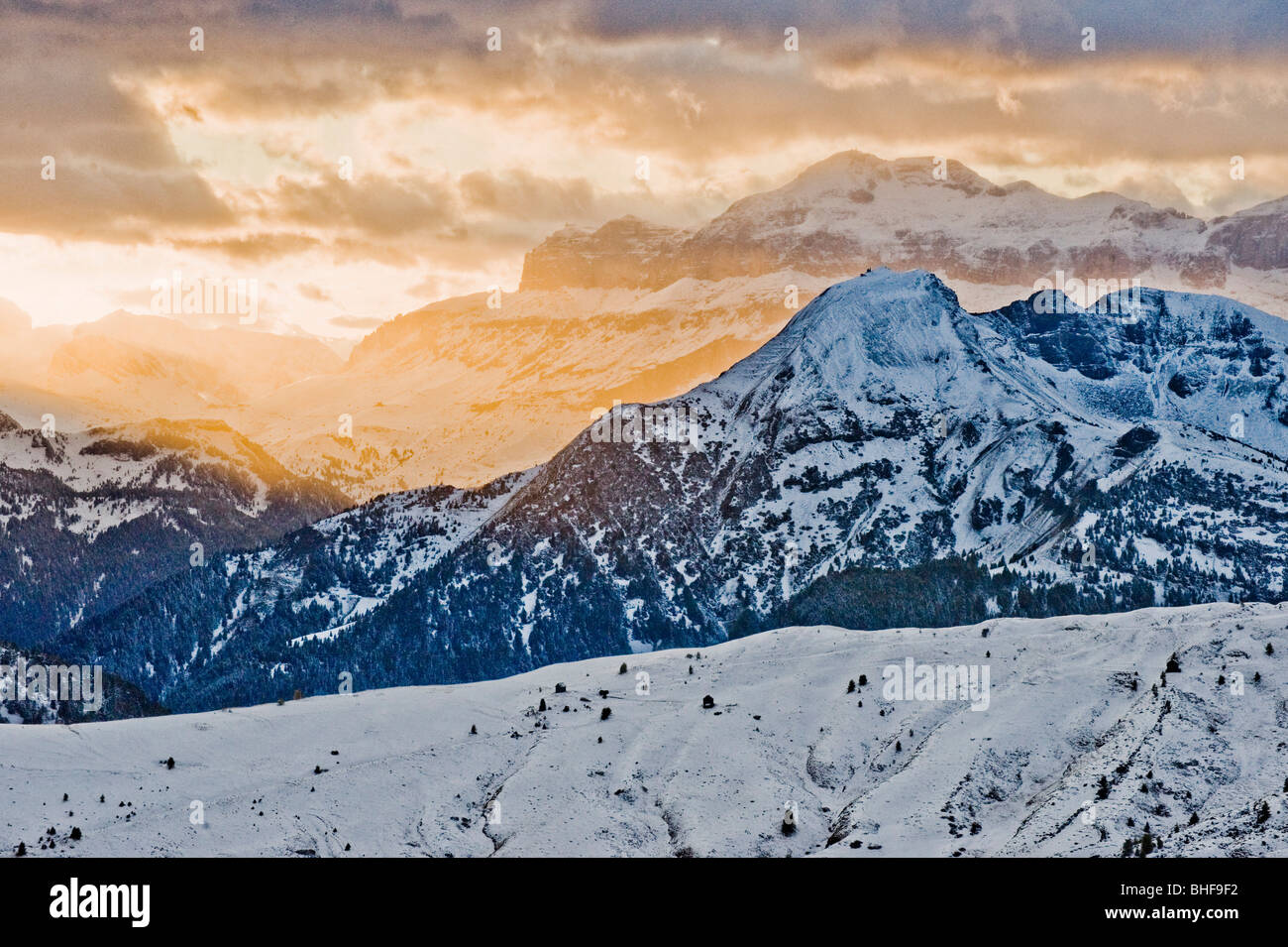 Coperte di neve Dolomiti vicino al Passo Giau, Trentino-Alto Adige/Suedtirol, Italia Foto Stock