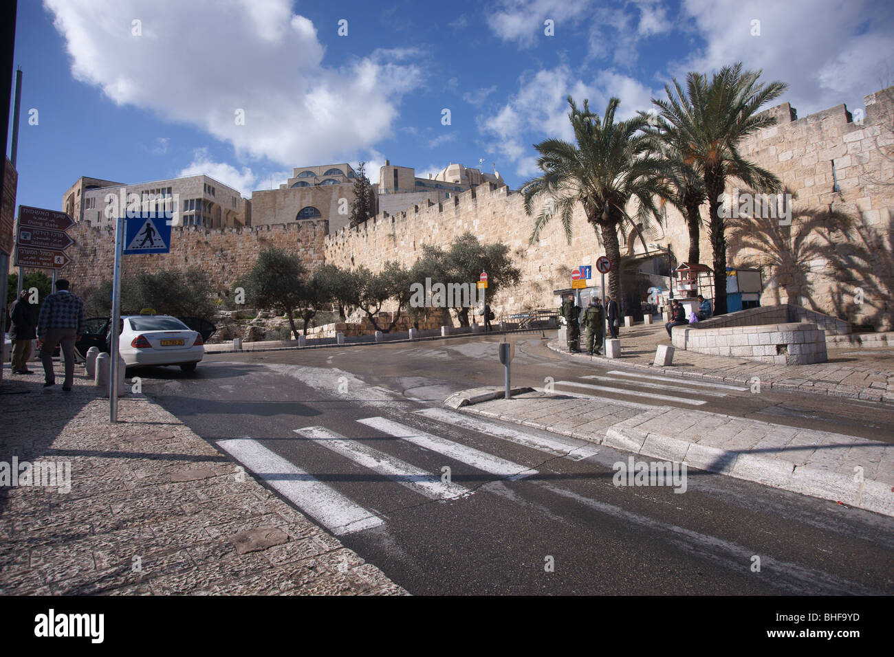 Pioggia in Gerusalemme,mura antiche della città Foto Stock