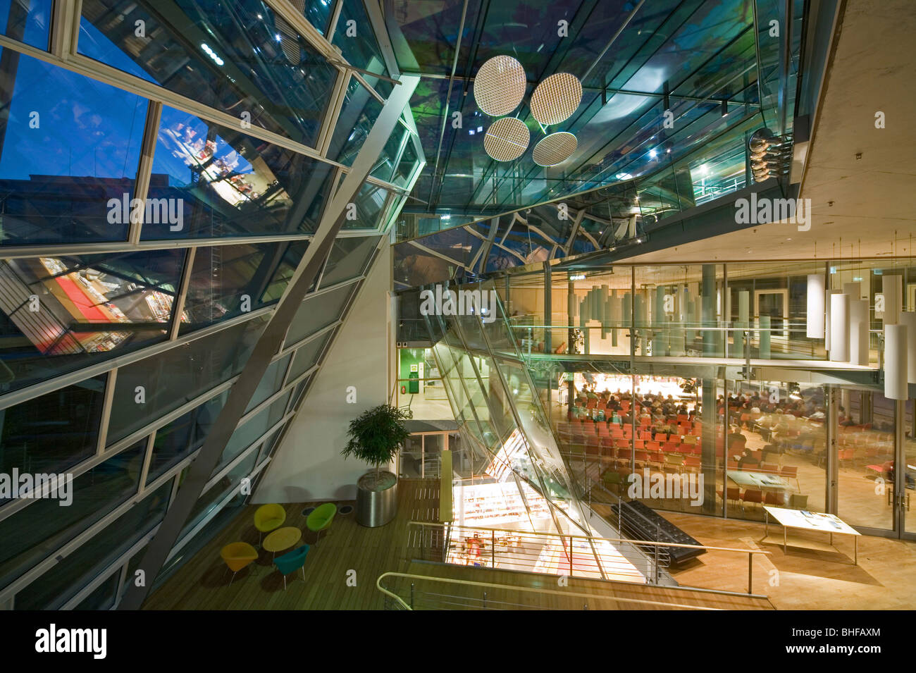 Architetto, architettura, interni dell Accademia delle Arti di Berlino la notte Foto Stock