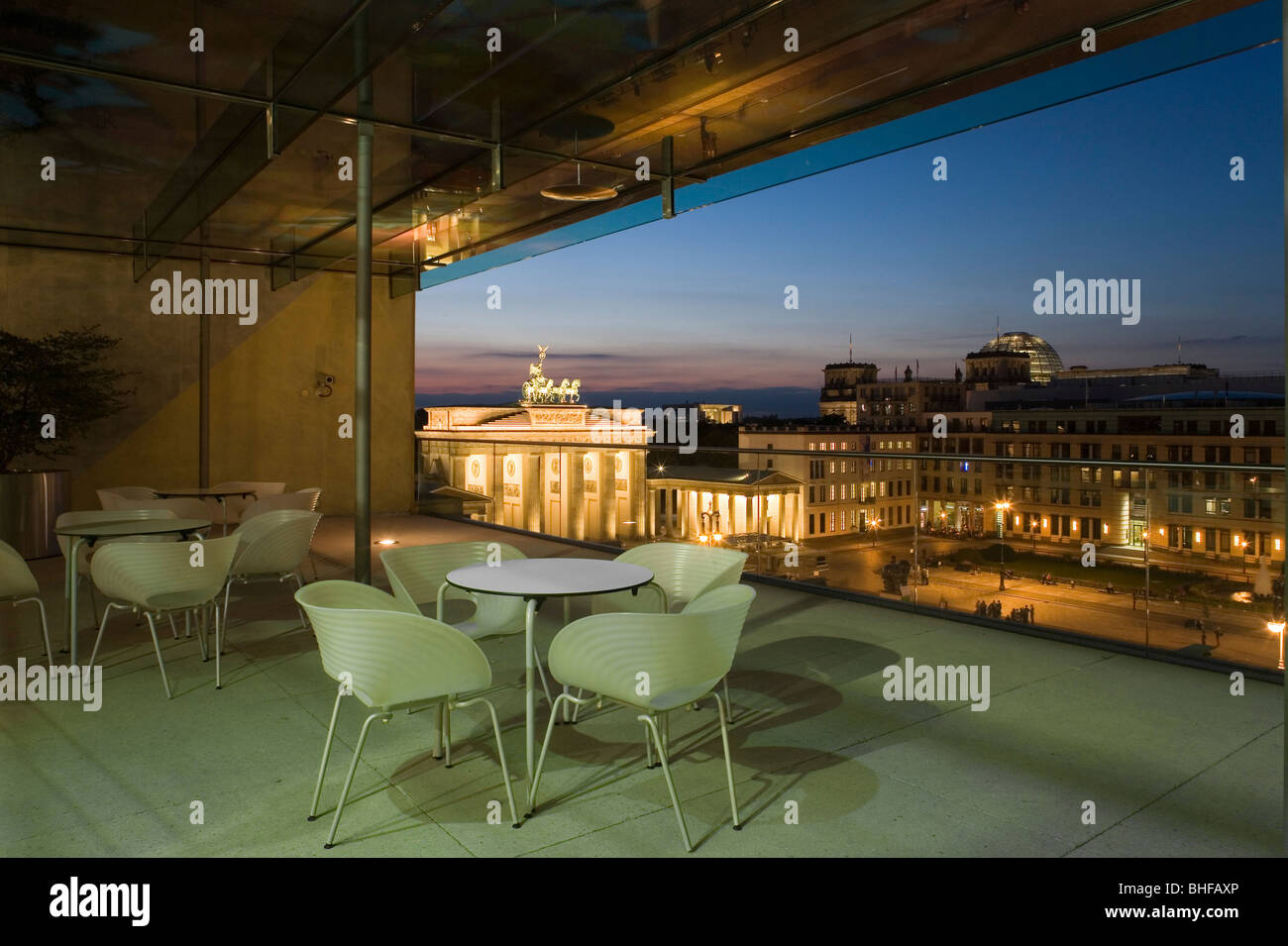 Architetto, architettura, interni dell Accademia delle Arti di Berlino la notte Foto Stock