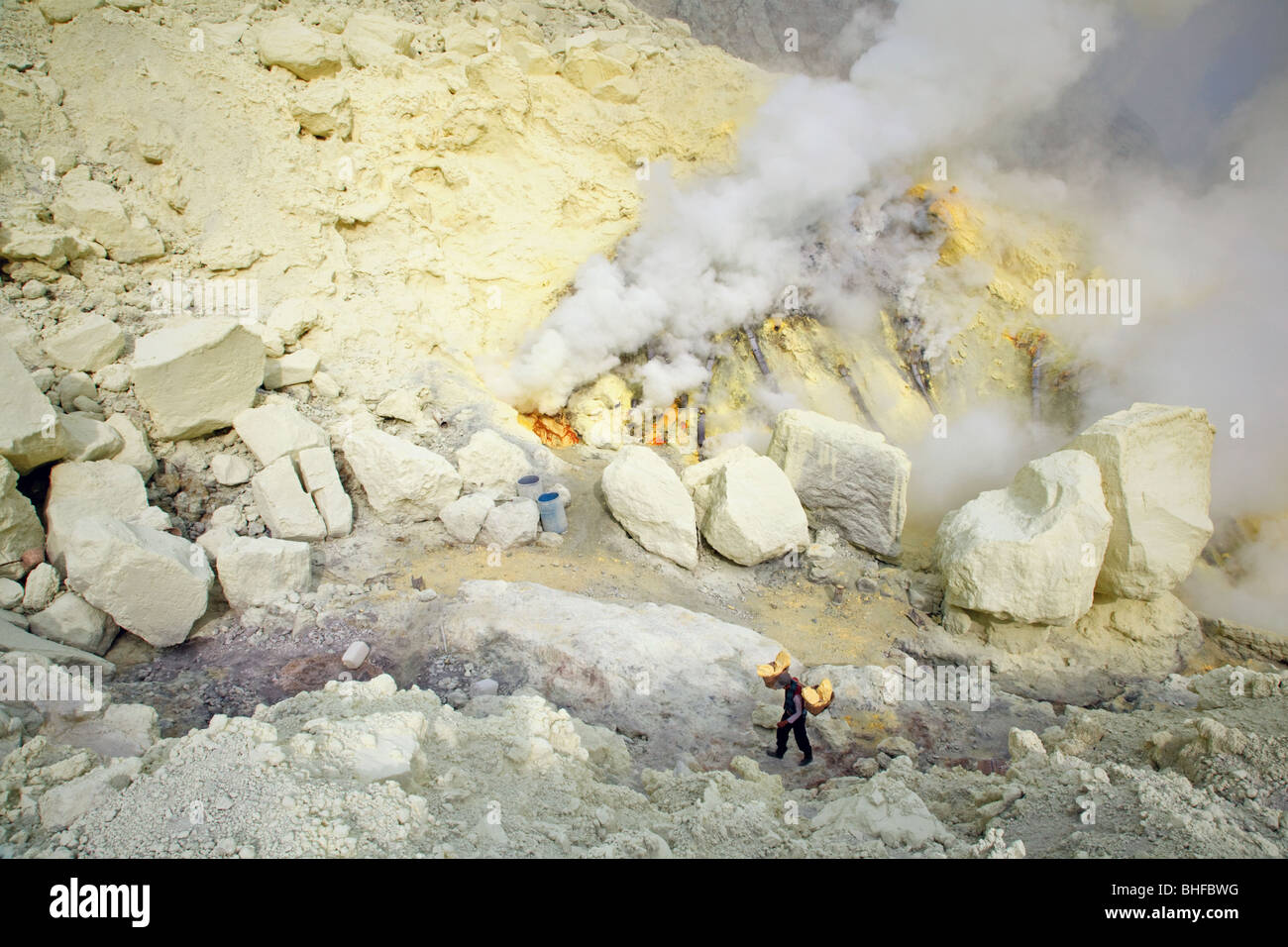 Kawah Ijen lago di zolfo su isola di Giava, in Indonesia Foto Stock